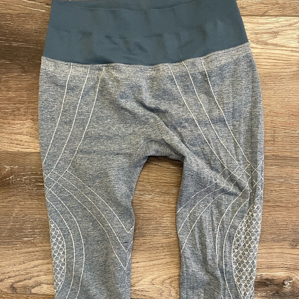 NUX teal & white Patterned Leggings like new size S - Picture 2 of 3